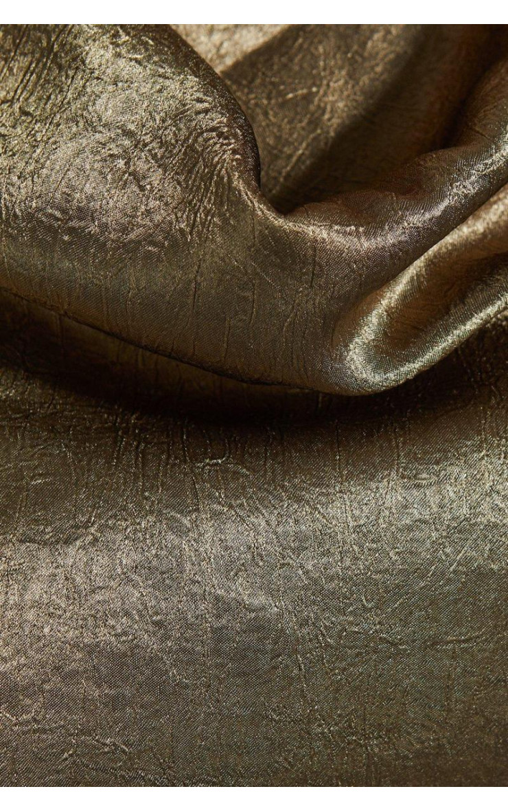 Текстурований атлас, вирощений на шиї та максі-спідниці