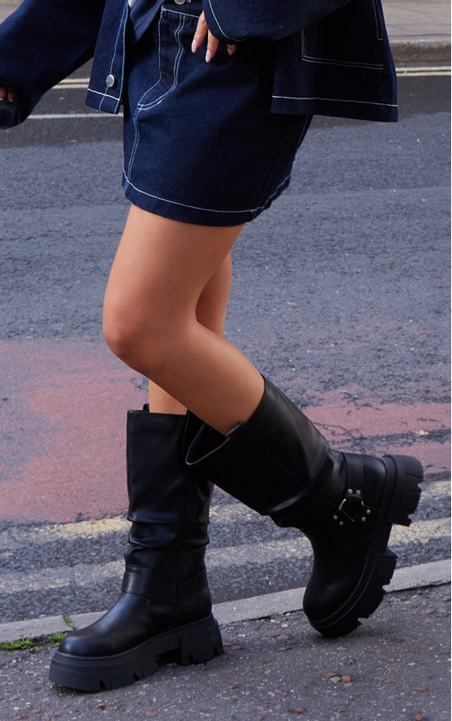 Чорні високі масивні черевики з круглим носком і пряжкою