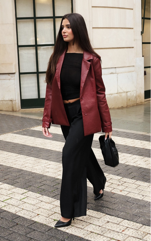 Блейзер зі штучної шкіри вишневого кольору