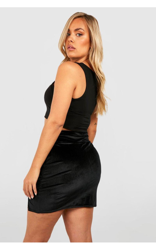 Плюс оксамитова міні-спідниця з рюшами спереду