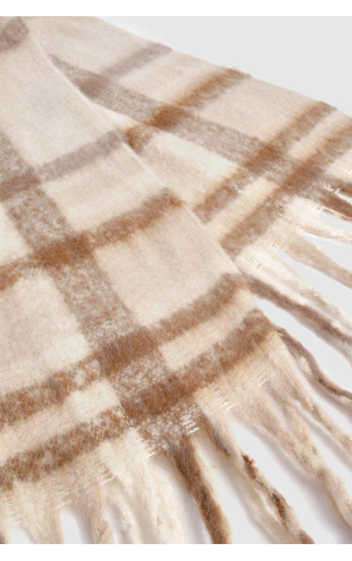 Шарф з бахромою в клітку в тон