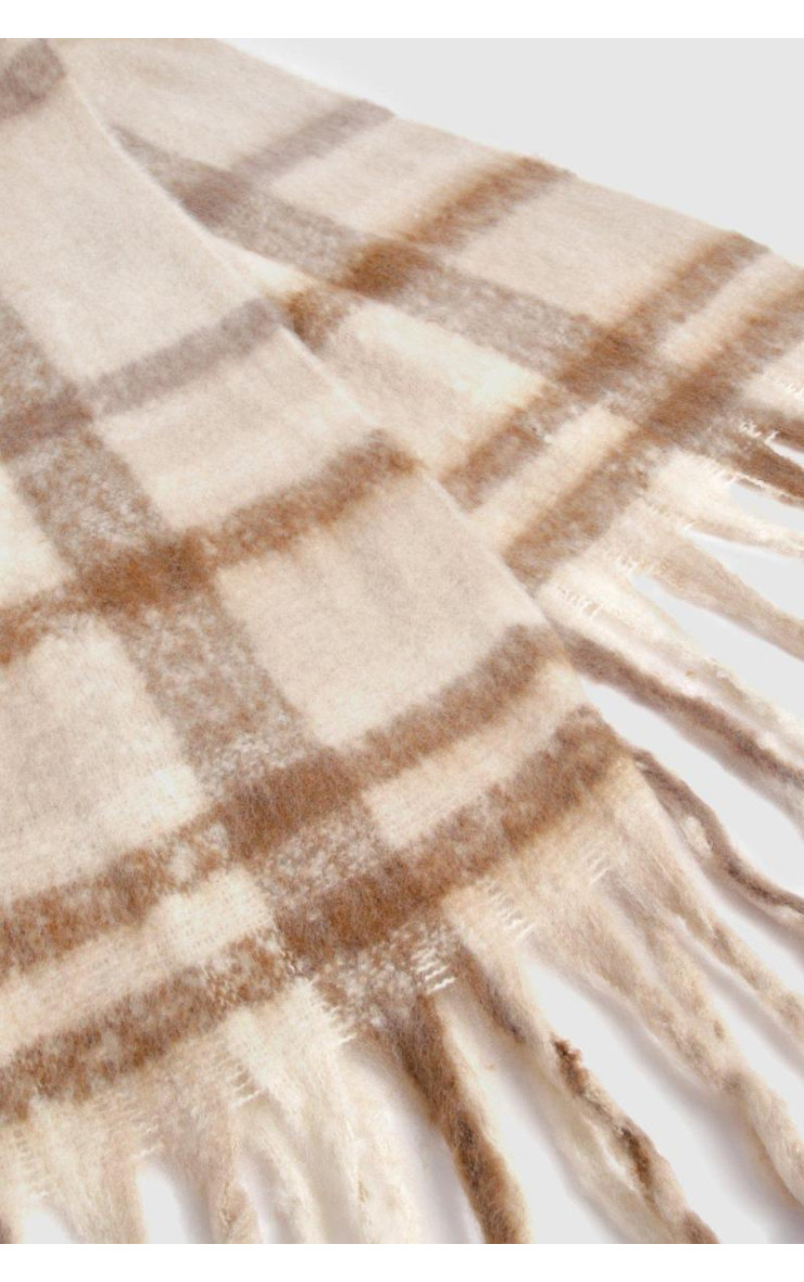 Шарф з бахромою в клітку в тон