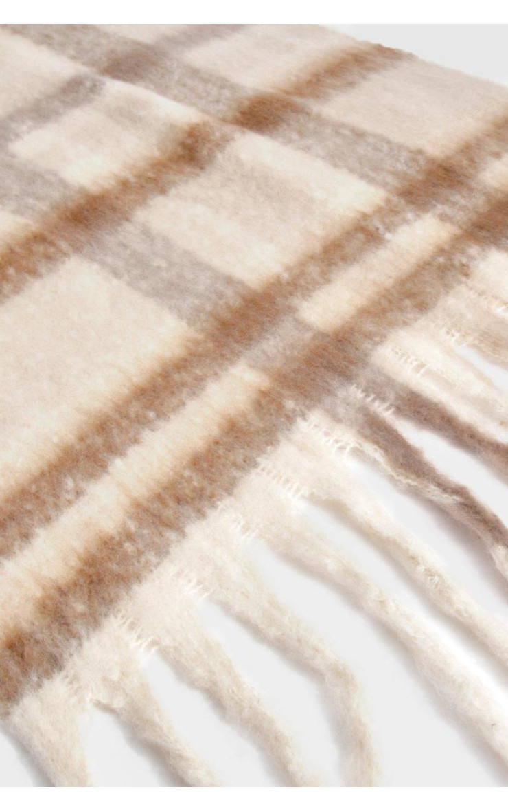 Шарф з бахромою в клітку в тон