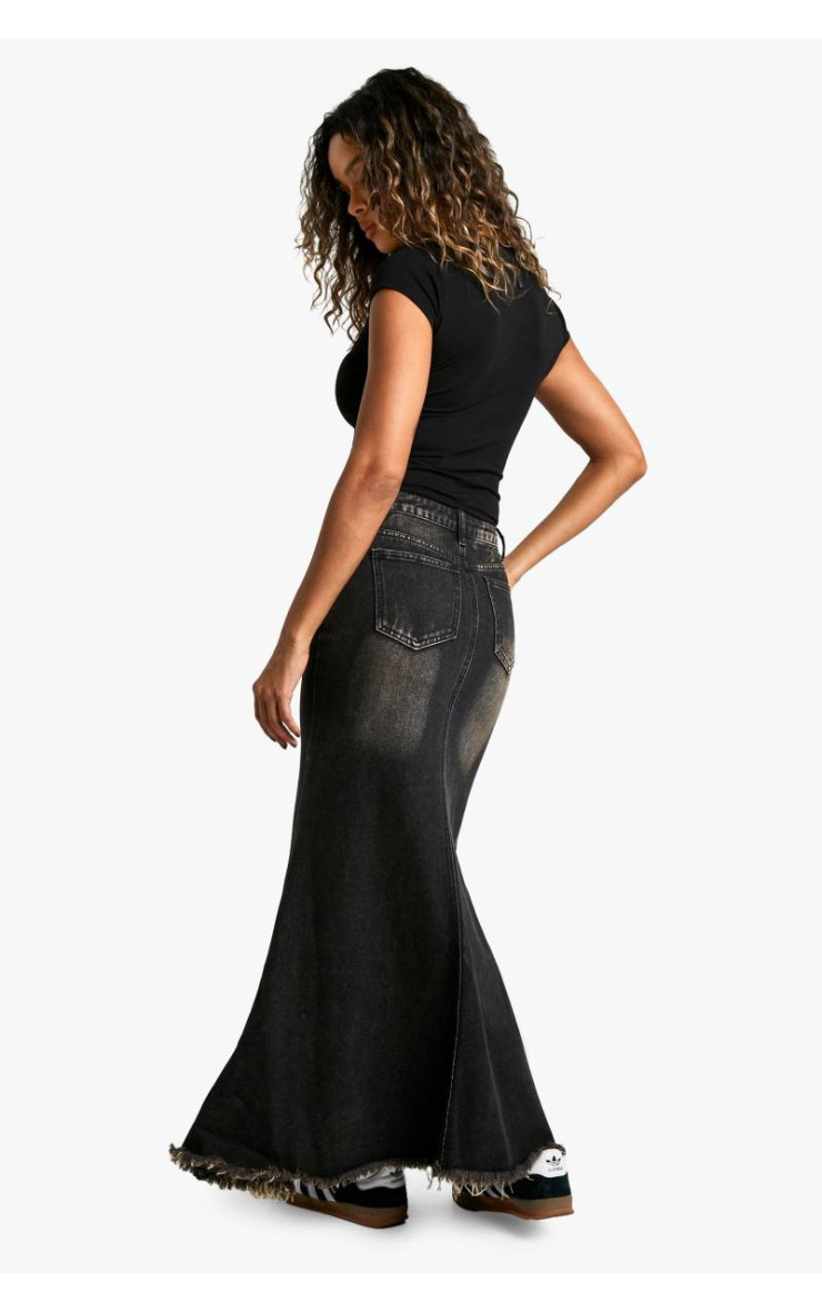Джинсова максі-спідниця з необробленим подолом «риб’ячий хвіст».