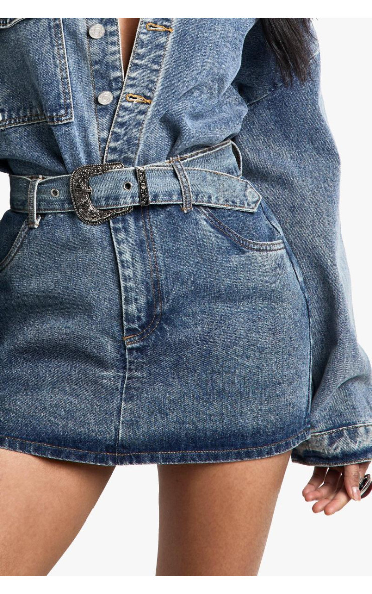 Детімна міні -спідниця деталей від пряжки