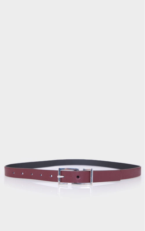 Вузький ремінь бордового кольору з квадратною пряжкою