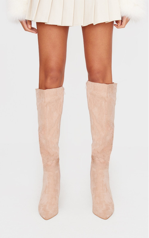 Бежеві чоботи на шпильці зі штучної замші з гострим носом і рюшами