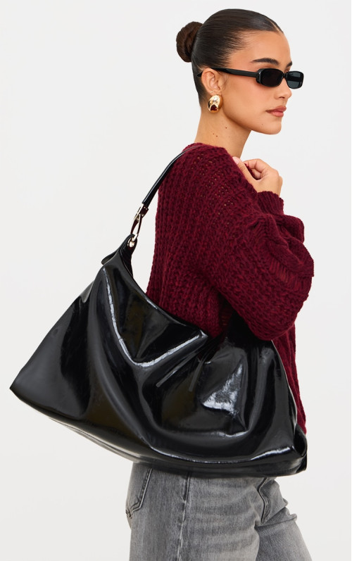 Чорна сумка через плече з поліуретановою формою півмісяця