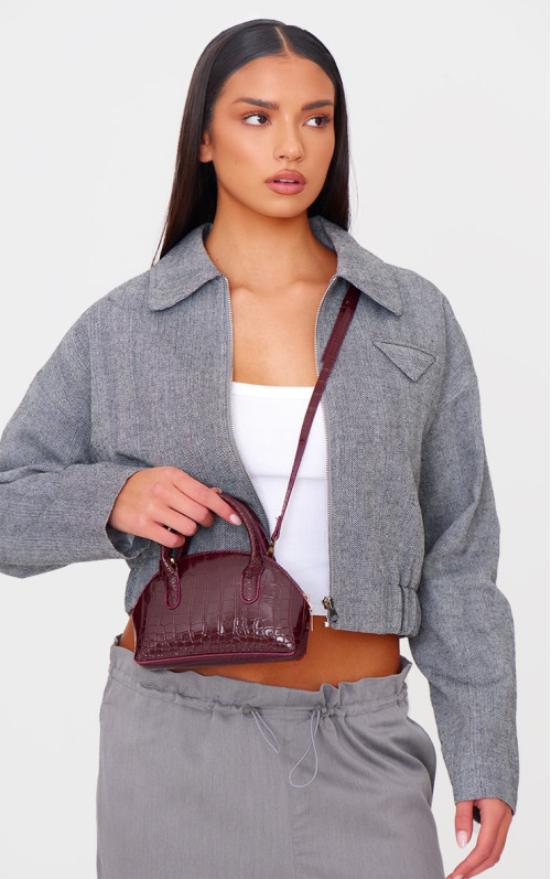 Вигнута сумка через плече бордового кольору з крокодилом