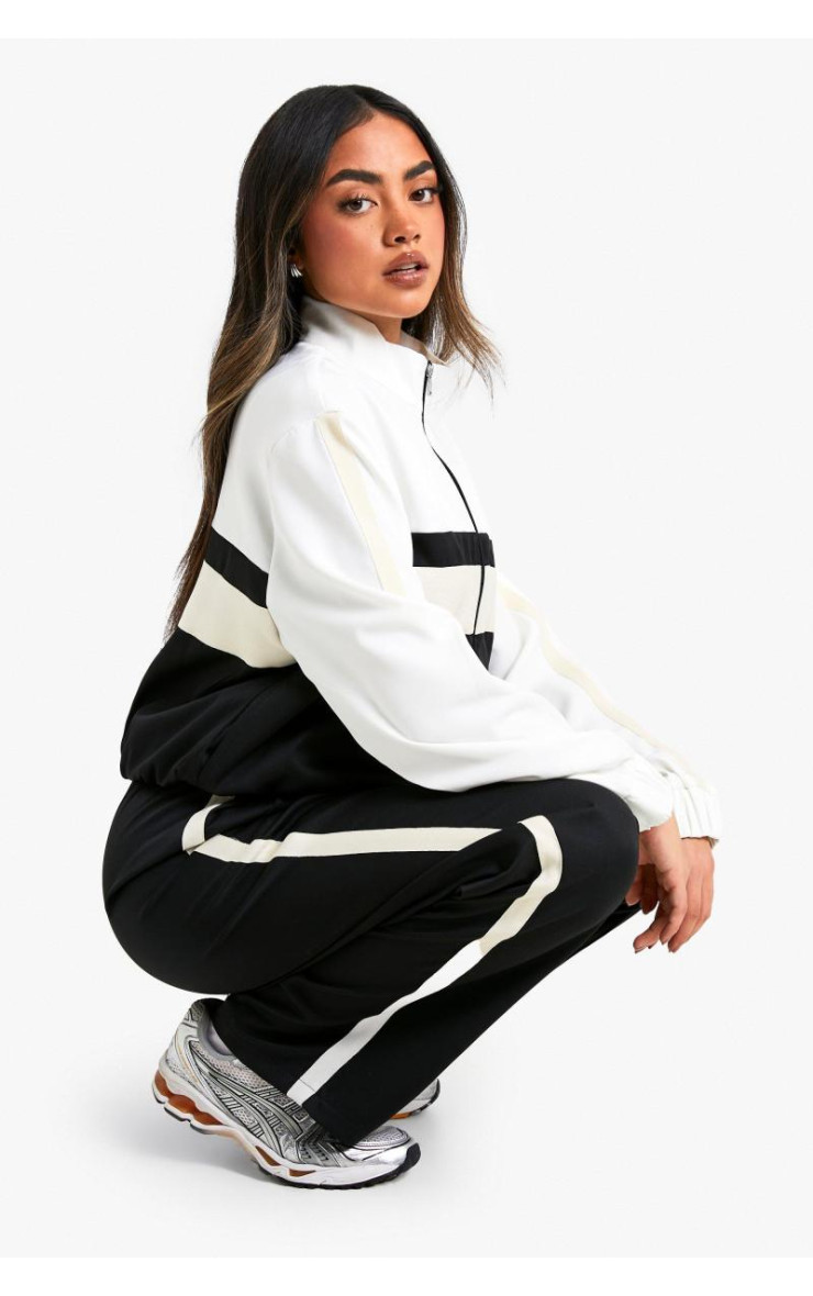 Блок кольорового блоку плетеного костюма