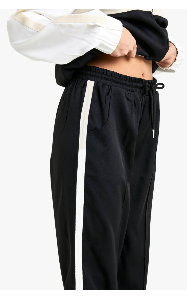 Блок кольорового блоку плетеного костюма