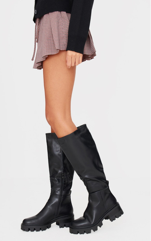 Чорні високі чоботи на масивній підошві з круглим носком із поліуретану