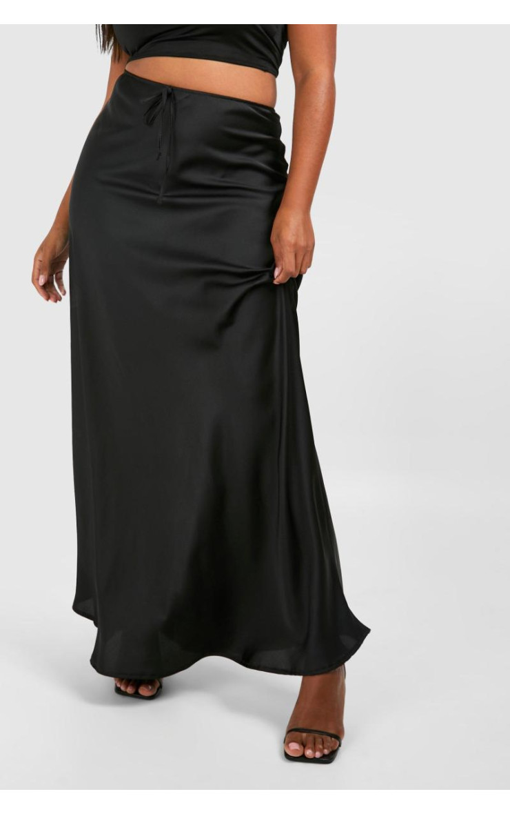 Плюс атласна максі-спідниця на шнурках