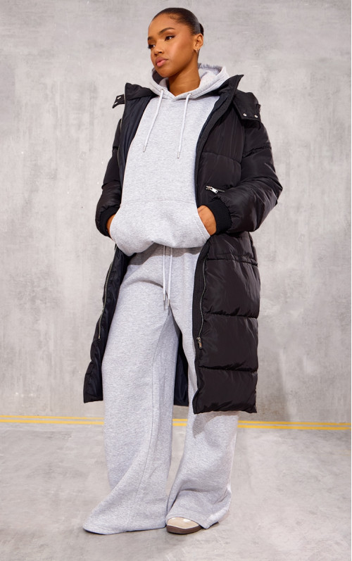 Чорний пуховик максі з капюшоном