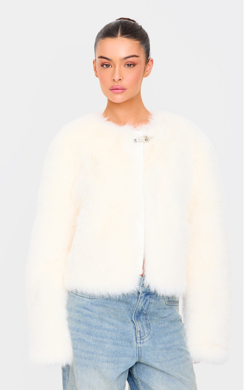 Кремова куртка зі штучного хутра з металевою обробкою Кремова куртка зі штучного хутра з металевою обробкою