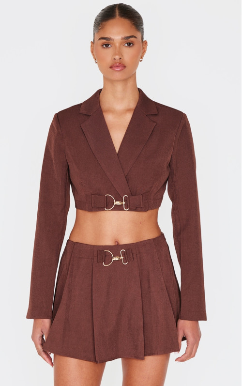 Шоколадний укорочений блейзер з тканими пряжками Шоколадний укорочений блейзер з тканими пряжками