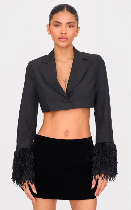 Чорний укорочений блейзер зі штучного хутра на манжетах