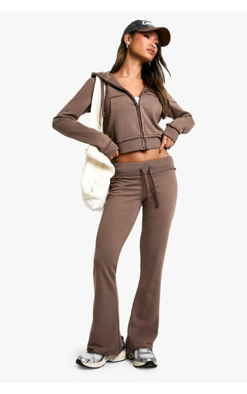 КОНТРАСТНИЙ ПОЯС З КОНТРАСТНИМ РОЗКЛЬОШЕНИМ ДЕТАЛЕМ