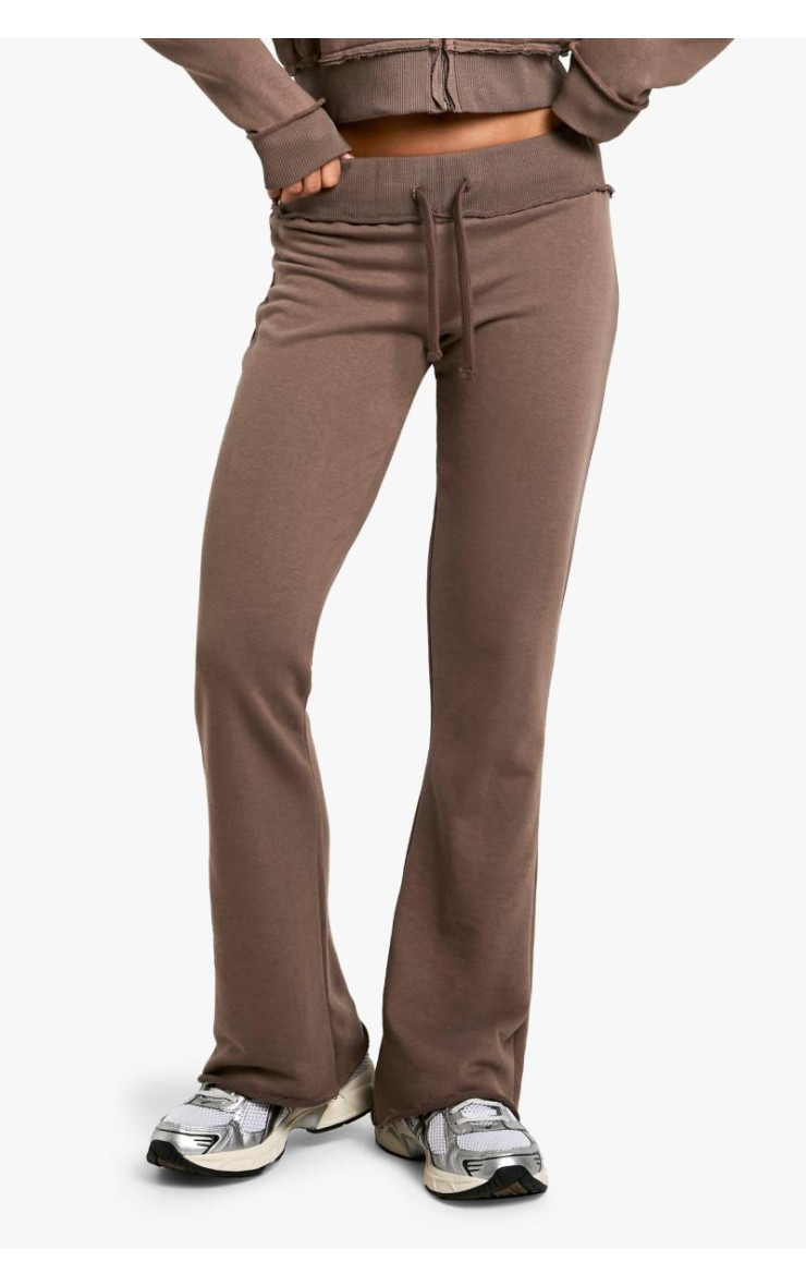 КОНТРАСТНИЙ ПОЯС З КОНТРАСТНИМ РОЗКЛЬОШЕНИМ ДЕТАЛЕМ