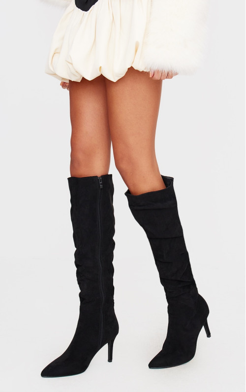 Чорні чоботи на шпильці з гострими носками з штучної замші та рюшами
