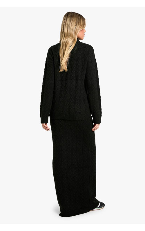 М’який джемпер із закрученою в’язкою та максі-спідниця в поєднанні