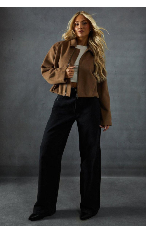 Вовна виглядає боксерською плечевою курткою