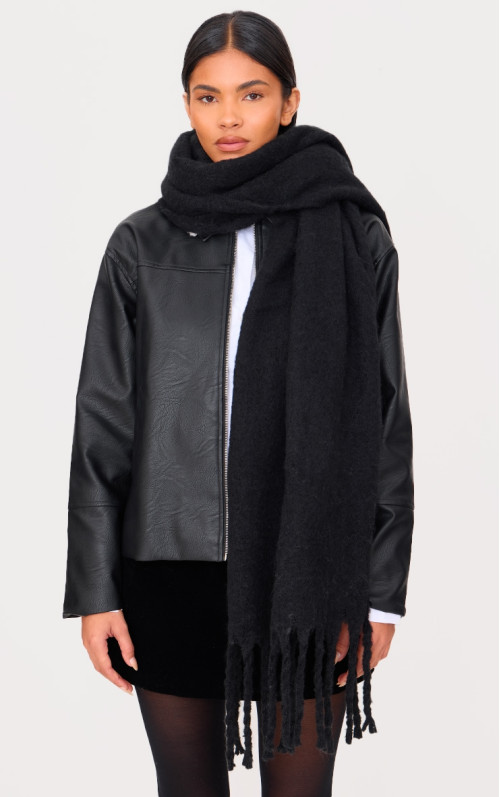 Чорна м'яка ковдра з китицями