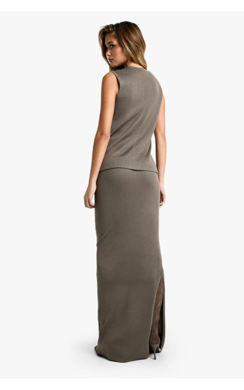 Преміум -ребл в тривожному жилеті та спідниці Maxi