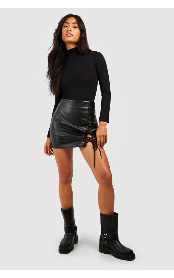 Шкіряна міні-спідниця зі шнурівкою