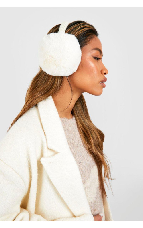 Пухнаста навушниця