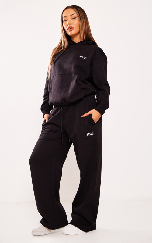 Маленькі чорні джоггери з прямими штанинами PRETTYLITTLETHING