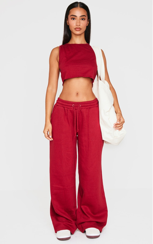 Маленькі бордові джоггери з низькою талією і широкими штанинами Маленькі бордові джоггери з низькою талією і широкими штанинами
