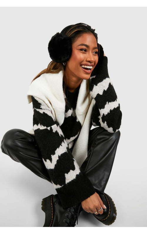 Пухнаста навушниця