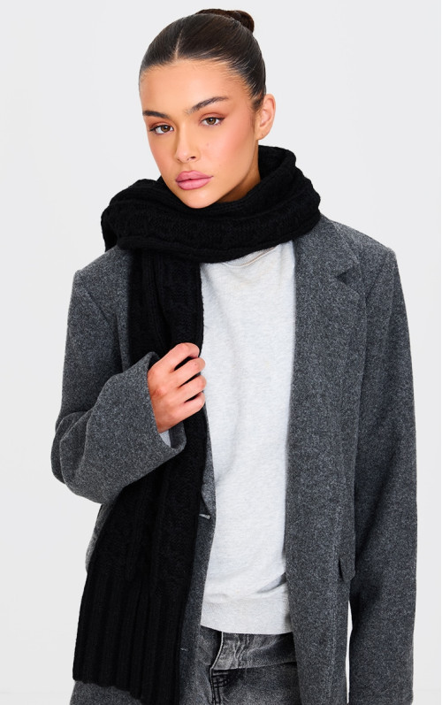 Чорний в'язаний шарф